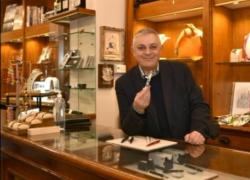 Busto Arsizio, Davide Gorla ucciso a coltellate nella sua cartoleria, fermato assassino, l’urlo al killer prima di morire: “Cosa fai, sei pazzo?”