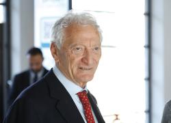Luciano Buonfiglio, chi è il nuovo Presidente del Coni: dal 2005 al vertice di Federcanoa ed ex Campione d'Italia, partecipò alle Olimpiadi di Montreal del 1976
