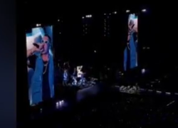 Marracash canta “È finita la pace” a San Siro: “Chi finanzia il genocidio a Gaza? Chi comanda? La gente è stanca” - VIDEO