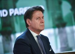 Obbligo vaccino Covid, la giravolta di Conte: “Ero contrario”, ma nel 2021: “Spingere per obbligatorietà in situazioni in cui ci sono assembramenti"