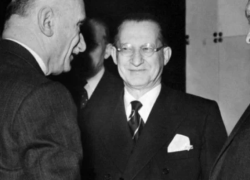 L’Occidente compie ottant’anni e si riarma, pratica inutilmente costosa, inadeguata e utile più all’industria delle armi che alla sicurezza europea