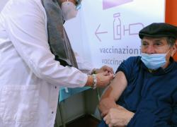 Effetti avversi da vaccino Covid AstraZeneca, accertata correlazione per un 75enne, sindrome di Guillain-Barré dopo dosi, indennizzo da 6400€ al mese