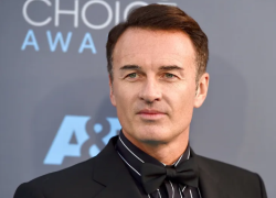 Addio a Julian McMahon, morto a 56 anni per cancro l'attore australiano, celebre per Streghe, Nip/Tuck e il ruolo del Dottor Destino ne I Fantastici 4