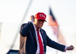Dazi Usa, altro schiaffo di Trump: “Alle 12 prime lettere su imposte e accordi commerciali, +10% ai Brics e chi li sostiene, nessuna eccezione”