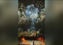 Parigi, fuochi d’artificio e oltre mille droni sopra Tour Eiffel per il 14 luglio, Presa della Bastiglia celebrata con spettacolo di 30’ - VIDEO