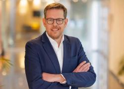 Renault, Duncan Minto nominato CEO ad interim; taglio delle previsioni 2025: margine operativo 6,5%, free cash flow €1-1,5 mld