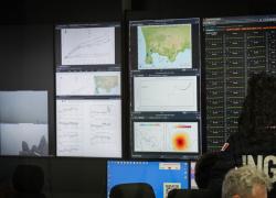 Terremoto a Napoli, scossa bradisismica di magnitudo 4.0 con epicentro costa di Bagnoli Dazio, persone in strada nel capoluogo campano