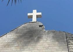 Gaza, colpita chiesa cattolica Sacra Famiglia, 3 morti e 10 feriti tra cui parroco padre Romanelli, Meloni: "Inaccettabili attacchi contro i civili" - VIDEO