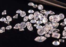 Diamanti, crollano i prezzi, De Beers: "I sintetici mettono in crisi il valore delle gemme naturali"