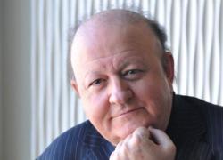 Massimo Boldi compie 80 anni: "Con le donne ho chiuso ma loro ci provano ancora, mai litigato con De Sica, un uomo mi disse che la gnocca era il paradiso"