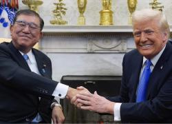 Accordo Stati Uniti-Giappone per riduzione dazi dal 25 al 15%, Tokyo investirà $550mld nel farmaceutico e in semiconduttori Usa, Nikkei a +3,6%