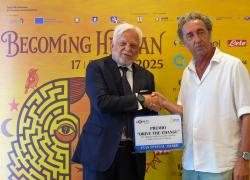 Anas, al Giffoni Film Festival Paolo Sorrentino consegna all'AD Gemme il premio “Drive the Change” per l’impegno sulla sicurezza stradale