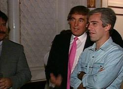 Caso Epstein, “Trump avvertito a maggio dal dipartimento di giustizia della sua presenza nei file”, il tycoon: “Altra fake news”