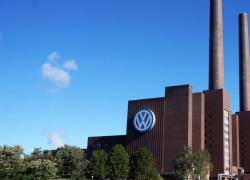 Volkswagen, nel 1H 2025 utile operativo a €6,7 miliardi (-33%) e fatturato a €158 miliardi (-0,3%); rivisti al ribasso i target