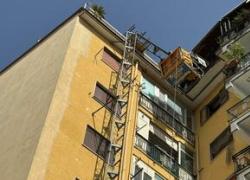 Napoli, incidente sul lavoro a Rione Alto: crollata impalcatura in un cantiere, morti 3 operai precipitati da montacarichi