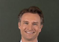 Heineken, nel 1H 2025 ricavi a €16,9 mld (-5%), utile netto a €744 mln; van den Brink: "Confermiamo previsioni per l'anno di crescita utile operativo dal 4% all'8%"