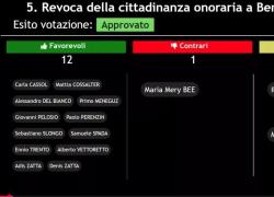 Feltre revoca cittadinanza onoraria a Benito Mussolini dopo 101 anni, voto decisivo di Zatta (FdI): "L'ho fatto per non spaccare la maggioranza"