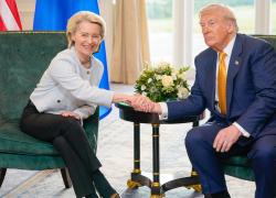  Accordo Usa-Ue sui dazi a rischio, Bruxelles pubblica un testo diverso: "Intesa non vincolante", Washington: "Su web tax decidiamo noi"
