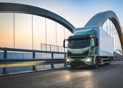 Leonardo, sottoscritto l’accordo di acquisizione di Iveco Defence per €1,7 miliardi: nasce un polo integrato nella difesa terrestre