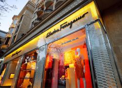 Ferragamo, nel 1H 2025 ricavi a €474 mln (-9,4%), EBITDA a €73 mln (-38,1%) e perdita netta di €16 mln, debole Asia e wholesale