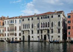 Venezia, venduto lo storico palazzo Volpi di Misurata sul Canal Grande. Apparteneva al fondatore della Mostra del Cinema di Venezia 
