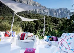 Cene tra gli alberi e menu dei centenari all’Hotel Su Gologone in Sardegna
