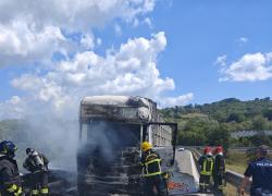 Incendio sull’A16. Intervento tempestivo di GSA: “L’azienda premierà i propri soccorritori”