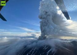 Kamchatka, vulcano Krasheninnikov erutta per la prima volta in 500 anni, l'ultima nel 1550, colonna di cenere alta fino a 6 km - VIDEO