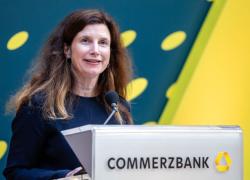 Commerzbank, nel 2Q 2025 utile netto a €462 mln (-14,1%), ricavi a €3,02 mld (+13,2%), operativo a €1,17 mld (+34,3%)
