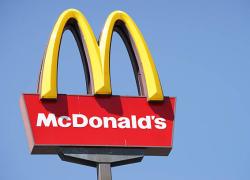 McDonald's, nel Q2 2025 utile netto rettificato a $3,19 per azione, vendite globali +3,8% grazie a offerte e promozioni