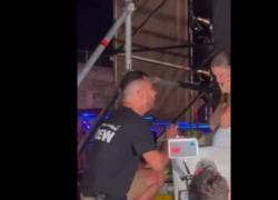 Alessandra Amoroso, il compagno Valerio Pastore le fa la proposta di matrimonio durante il concerto a Lecce - VIDEO