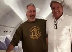 Usa, Epstein con felpa Idf sul suo jet privato nel 2019, Tucker Carlson: “Lavorava per il Mossad israeliano, a Washington lo sapevano tutti”