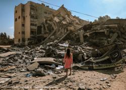 A Israele non basta causare la carestia a Gaza e invadere la Cisgiordania: nello stesso momento attacca Siria e Yemen