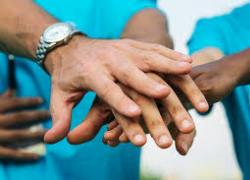 Quando lo Stato arretra, il volontariato diventa l’unico argine e collante sociale rimasto, e l’Italia ne paga il prezzo