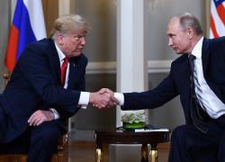In attesa dello storico incontro Trump-Putin in Alaska rileggiamo un libro-bufala che li accusava entrambi: "Casa di Trump-Casa di Putin": finto dossier in stile clintoniano