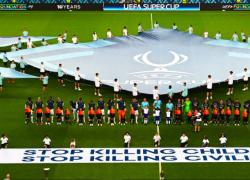 Gaza, Uefa espone striscione "Basta uccidere bambini" a finale Supercoppa Europea a Udine Psg-Tottenham, sul podio 2 bambini gazawi