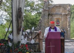 Il cardinale Zuppi, Marzabotto e il silenzio dell’Europa: cronaca di una memoria che vuole aprirci gli occhi sull’abisso del presente
