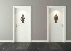 Estate o inverno che sia, i bagni dei locali pubblici sono solo per i clienti e non disponibili a  tutti