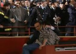 Pippo Baudo, la scena in cui "salvò un uomo che tentava di suicidarsi lanciandosi dalla balconata", contestata come fake - VIDEO