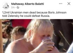 Uk, ex premier Boris Johnson in spiaggia con birra e patatine, commenti insorgono: "Ha causato 1,2 mln di morti dicendo a Zelensky che avrebbe sconfitto Russia"