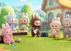 Labubu mania, Pop Mart l'azienda cinese produttrice del richiestissimo pupazzo dichiara una crescita dei profitti del 400%
