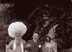 Tutto quello che avreste voluto sapere sulla Marchesa Casati Stampa, opera d’arte vivente… inaugura oggi la mostra a Villa San Michele di Anacapri.