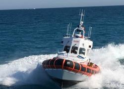 Chiavari, affonda una barca da diporto vicino alla diga foranea, la guardia costiera salva il comandante