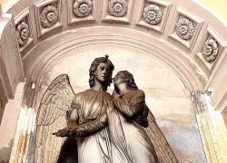 L’incanto del Cimitero Monumentale Staglieno di Genova: tra tombe e statue dai dettagli minuziosi e leggende senza tempo