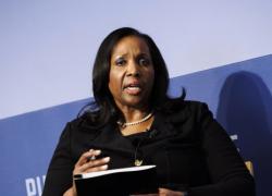 Usa, Trump ordina rimozione immediata Lisa Cook da Fed con accuse di false dichiarazioni su mutui immobiliari e frode ipotecaria