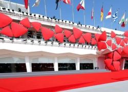 Festival Cinema di Venezia 2025, vince il glamour tra eventi, party e celebrazioni