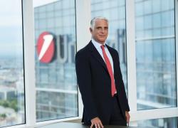 Unicredit sale al 26% in Alpha Bank: atteso utile di €244 milioni nel 2026 e ritorno sull’investimento del 20%

