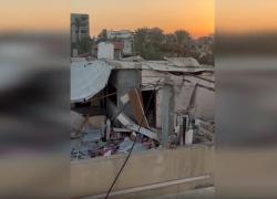 Gaza, Israele bombarda casa di una famiglia con 4 bambini adiacente alla guest house di Emergency, l'ong: "Nessuno è al sicuro nella Striscia" - VIDEO