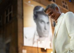 VENEZIA 82, JAY KELLY con George Clooney: un attore in viaggio fra passato e presente nella solitudine di una fama conquistata a caro prezzo