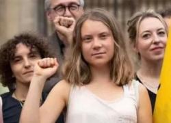 Greta torna in mare per “salvare Gaza”, ma Israele l’aspetta con manette e carcere duro: addio panini vegani e selfie